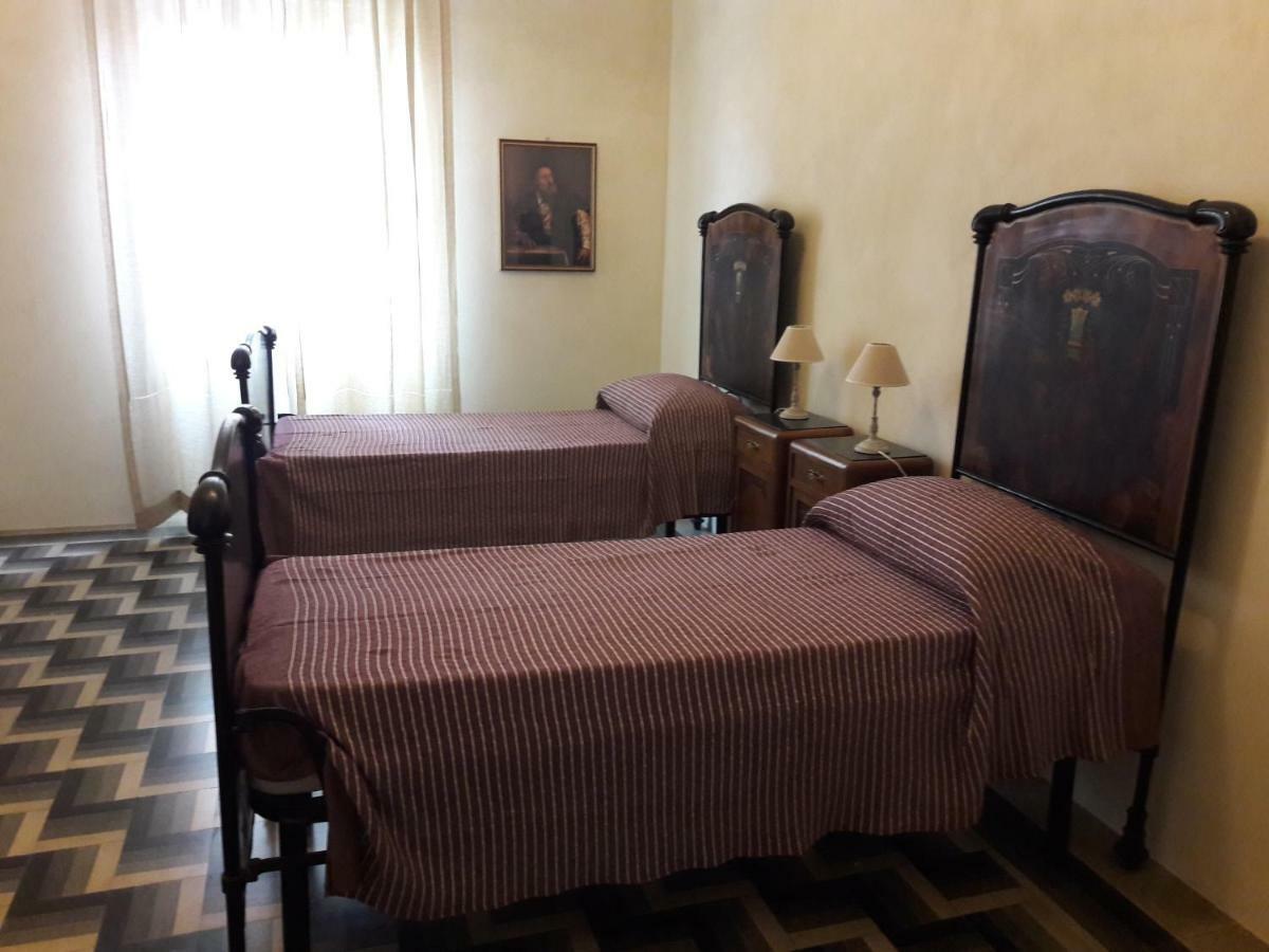 La Mascarella Apartment Алба Екстериор снимка